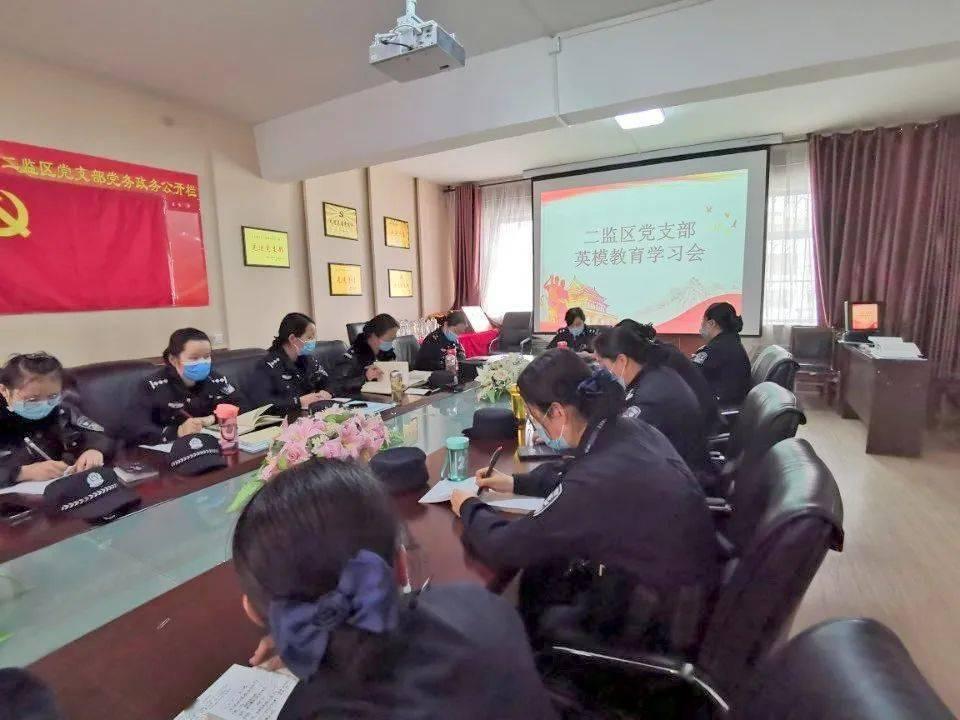 仅播5集热度直逼《繁花》,甜宠又爆笑,鹅厂又甩出硬核王炸剧