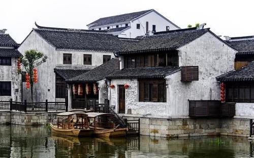 可爱的女生解救